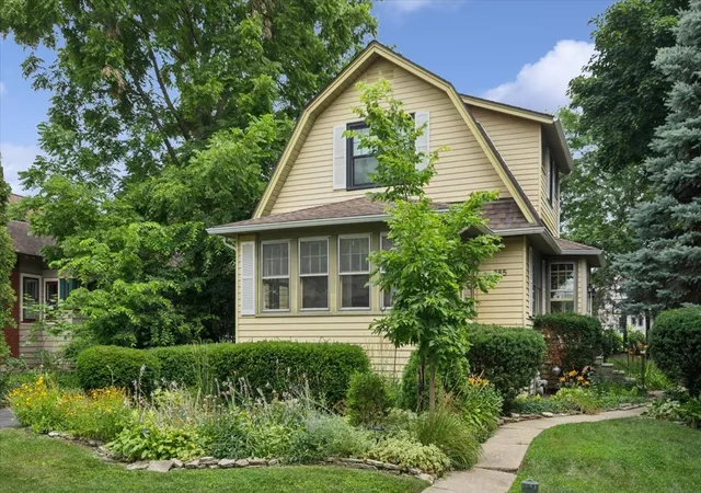 Photo 1 of Single family home for sale at 285 N Larch Ave, Elmhurst, IL 60126 | MLS# 12733180 | Listing updated on 2026-09-01