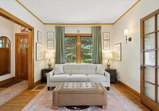 Photo 4 of Single family home for sale at 285 N Larch Ave, Elmhurst, IL 60126 | MLS# 12733180 | Listing updated on 2026-09-01