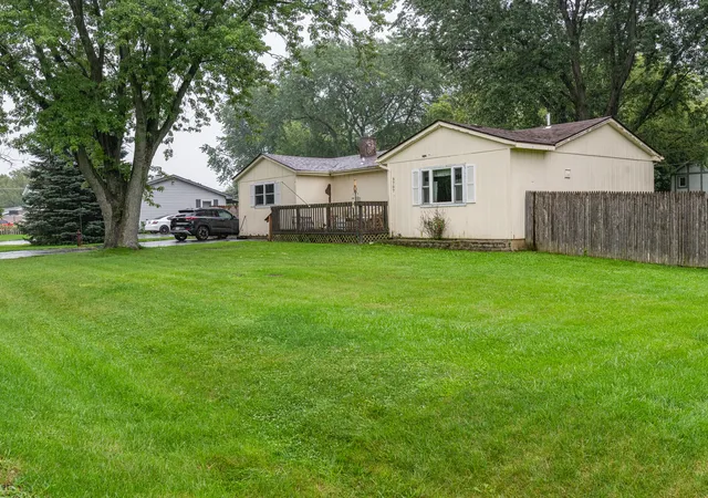 Photo 1 of Single family home for sale at 3707 Clearview Ave, Gurnee, IL 60031 | MLS# 12733195 | Listing updated on 2026-10-07