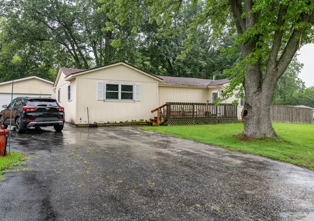 Photo 2 of Single family home for sale at 3707 Clearview Ave, Gurnee, IL 60031 | MLS# 12733195 | Listing updated on 2026-10-07