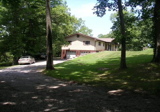 Photo 3 of Sale Pending at 485 Hensley Hills Dr, Vienna, IL 62995 | MLS# 12733204 | Listing updated on 2026-08-31