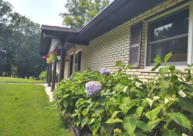 Photo 3 of Sale Pending at 485 Hensley Hills Dr, Vienna, IL 62995 | MLS# 12733204 | Listing updated on 2026-08-31