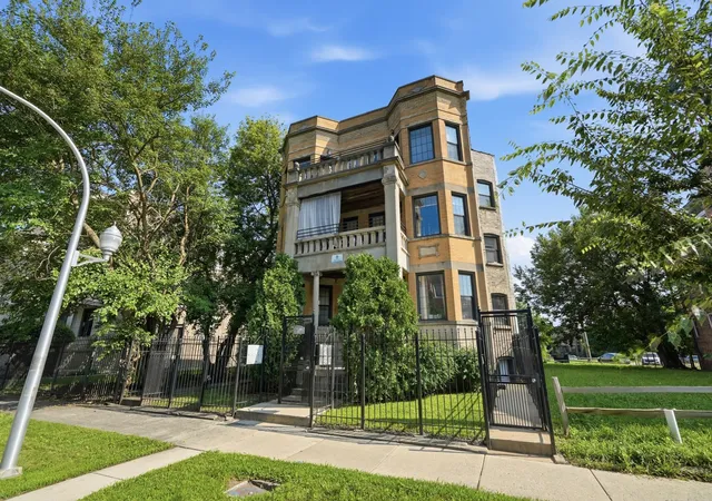 Photo 3 of Condo for sale at 1517 E Marquette Rd #2E, Chicago, IL 60637 | MLS# 12733221 | Listing updated on 2026-08-21