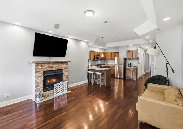 Listing Photo 4 - Condo for sale in building located at 1517 E Marquette Rd, Chicago, IL 60637 - Unit #2E