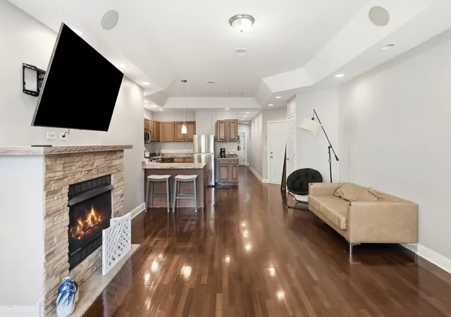 Listing Photo 5 - Condo for sale in building located at 1517 E Marquette Rd, Chicago, IL 60637 - Unit #2E