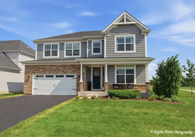Photo 1 of Single family home for sale at 220 Hoffmann Dr, Buffalo Grove, IL 60089 | MLS# 12733226 | Listing updated on 2026-08-27