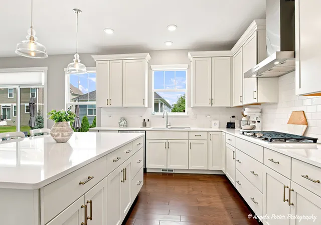 Photo 3 of Single family home for sale at 220 Hoffmann Dr, Buffalo Grove, IL 60089 | MLS# 12733226 | Listing updated on 2026-08-27