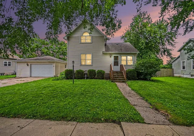 1st image of 304 N Maple St, Grant Park, IL 60940 | MLS# 12733255