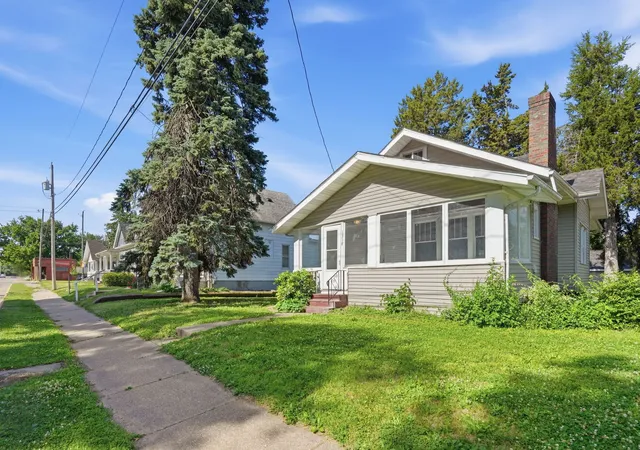 Photo 2 of Single family home for sale at 1318 44th Street, Rock Island, IL 61201 | MLS# 12733256 | Listing updated on 2026-08-20