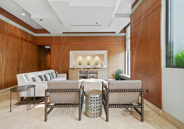 2nd image of 345 N Lasalle St, Chicago, IL 60654