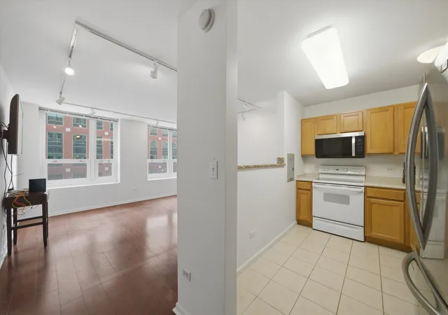 2nd image of 345 N Lasalle St #1109, Chicago, IL 60654 | MLS# 12733259