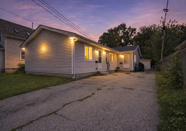 image of 412 S State St, Aurora, IL 60505 | MLS# 12733260