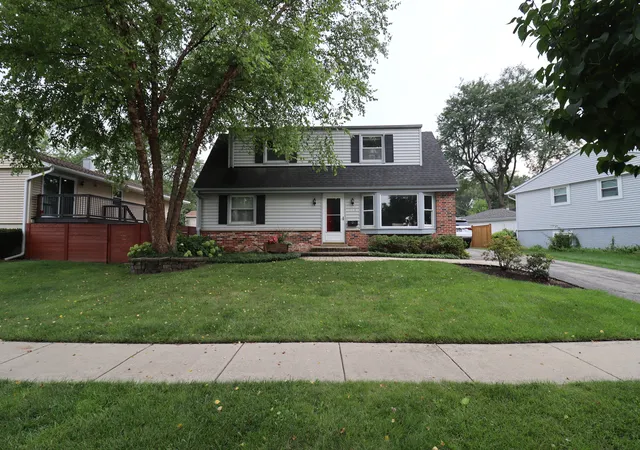 Photo 1 of Single family home for sale at 348 Cherrywood Rd, Buffalo Grove, IL 60089 | MLS# 12733262 | Listing updated on 2026-09-03