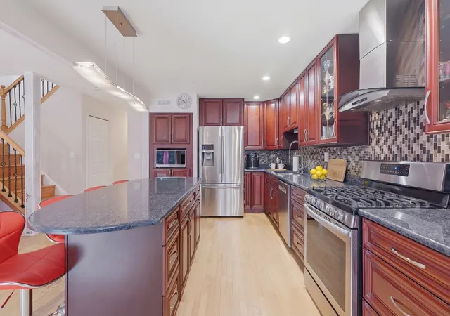 3rd image of 425 E Grouse Ln, Deerfield, IL 60015 | MLS# 12733267