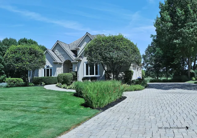 Photo 3 of Single family home for sale at 29051 N Cleek Ct, Mundelein, IL 60060 | MLS# 12733274 | Listing updated on 2026-08-20
