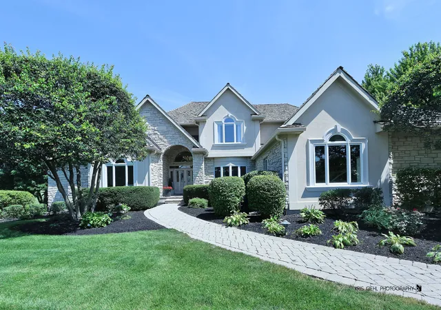 Photo 4 of Single family home for sale at 29051 N Cleek Ct, Mundelein, IL 60060 | MLS# 12733274 | Listing updated on 2026-08-20
