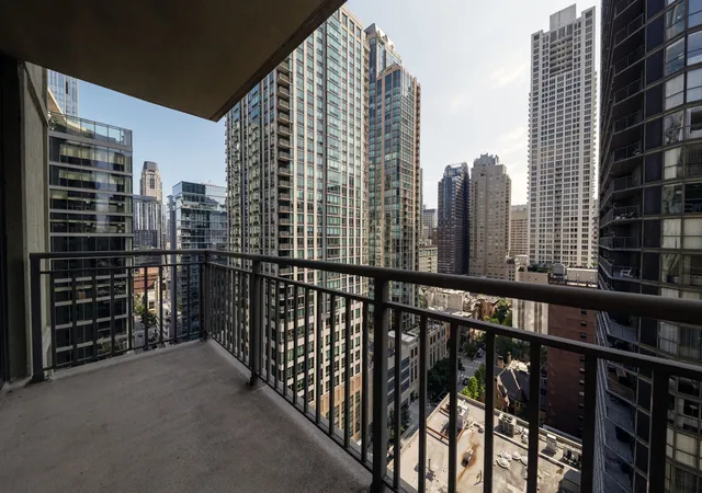 Listing Photo 4 - Condo for sale in building located at 630 N State St, Chicago, IL 60654 - Unit #2202