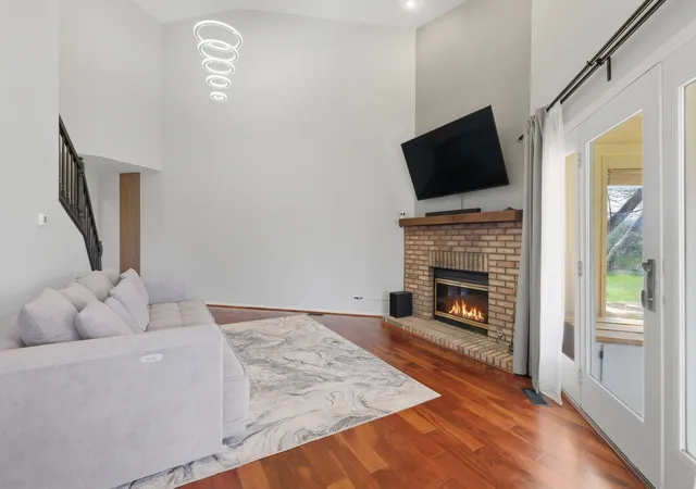 Photo 4 of Townhouse for sale at 1729 Pebble Beach Ct, Hoffman Estates, IL 60169 | MLS# 12733310 | Listing updated on 2026-08-27