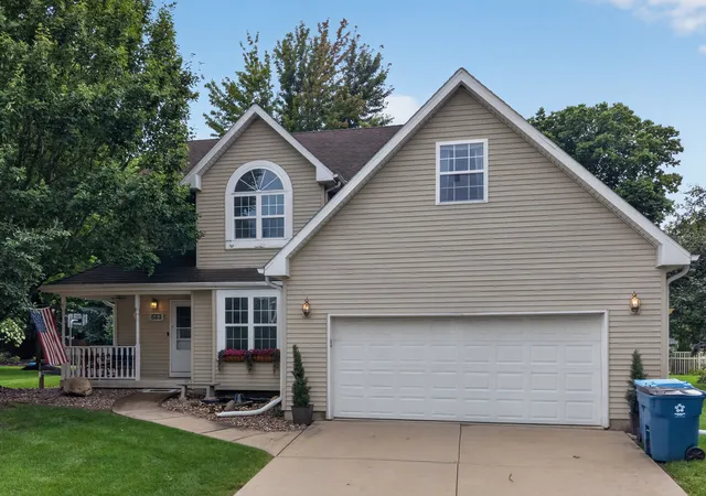 1st image of 613 Magnolia Ln, Ottawa, IL 61350 | MLS# 12733319