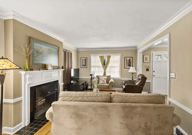 Photo 3 of Sale Pending at 221 N Highland Ave, Rockford, IL 61107 | MLS# 12733340 | Listing updated on 2026-08-19