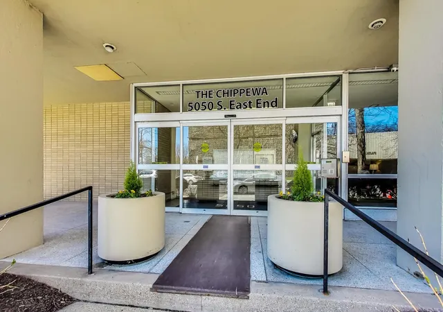 Photo 3 of Condo for sale at 5050 S E End Ave #3B, Chicago, IL 60615 | MLS# 12733343 | Listing updated on 2026-08-20