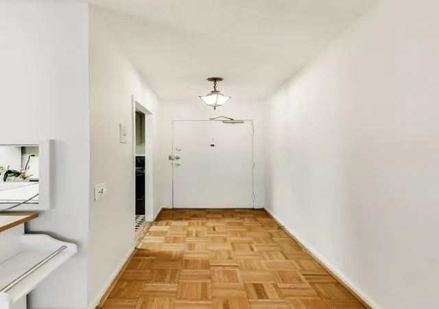 Photo 4 of Condo for sale at 5050 S E End Ave #3B, Chicago, IL 60615 | MLS# 12733343 | Listing updated on 2026-08-20
