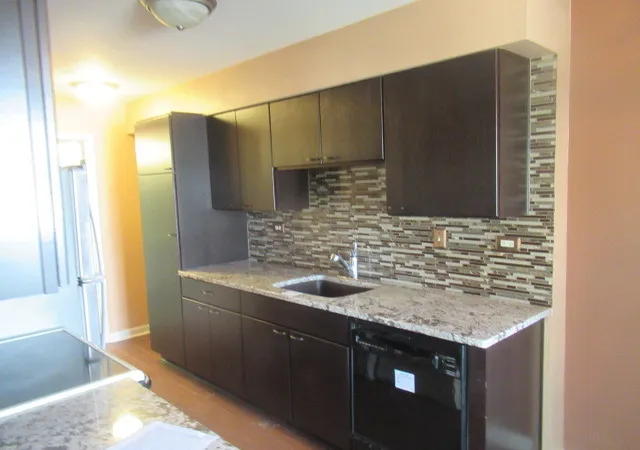4th image of 2214 Brittany Ct, Schaumburg, IL 60194
