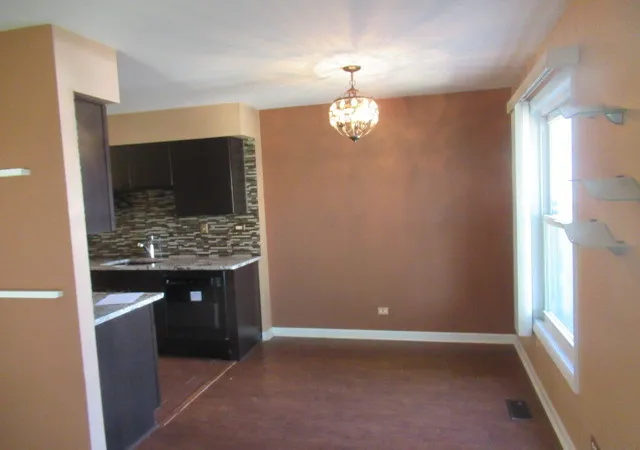 5th image of 2214 Brittany Ct, Schaumburg, IL 60194
