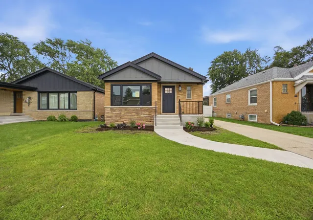 Photo 1 of Single family home for sale at 9243 S Francisco Ave, Evergreen Park, IL 60805 | MLS# 12733358 | Listing updated on 2026-09-28