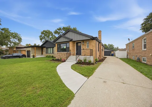 Photo 2 of Single family home for sale at 9243 S Francisco Ave, Evergreen Park, IL 60805 | MLS# 12733358 | Listing updated on 2026-09-28