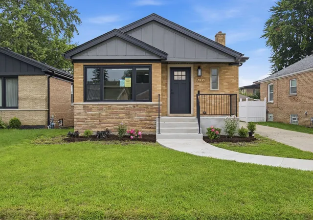 Photo 3 of Single family home for sale at 9243 S Francisco Ave, Evergreen Park, IL 60805 | MLS# 12733358 | Listing updated on 2026-09-28