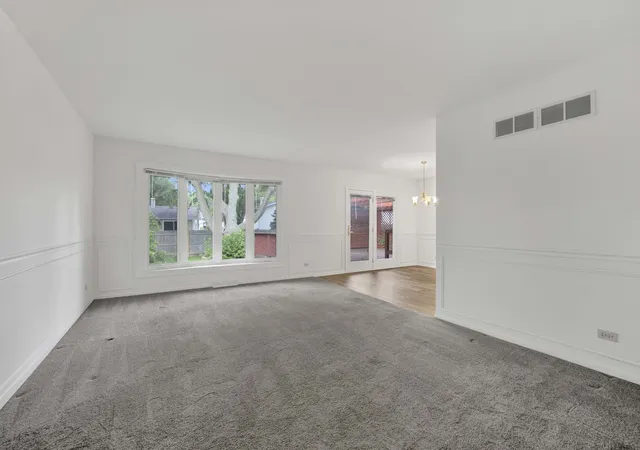 2nd image of 4100 Hudson Dr, Hoffman Estates, IL 60192 | MLS# 12733375
