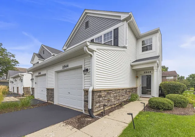 2nd image of 2544 Golf Ridge Cir #0, Naperville, IL 60563 | MLS# 12733436