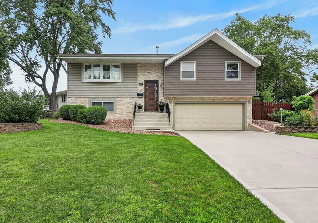 1st image of 1514 Princeton Ln, Schaumburg, IL 60193 | MLS# 12733458
