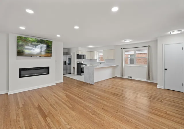 4th image of 14408 S Hoxie Ave, Burnham, IL 60633 | MLS# 12733486