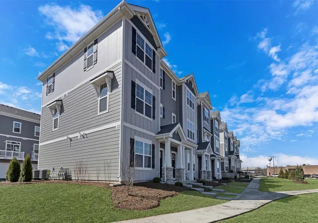 Photo 1 of Sale Pending at 516 Yosemite Way, Mundelein, IL 60060 | MLS# 12733488 | Listing updated on 2026-08-25