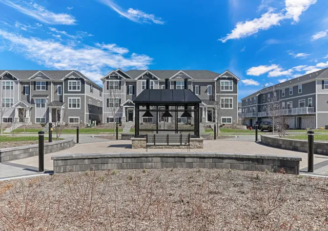 Photo 2 of Sale Pending at 516 Yosemite Way, Mundelein, IL 60060 | MLS# 12733488 | Listing updated on 2026-08-25
