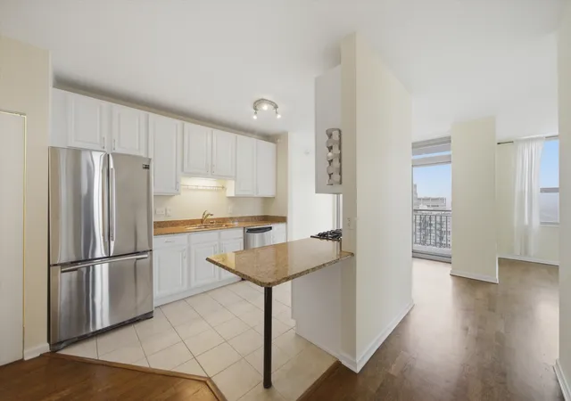 Photo 3 of Sale Pending at 125 S Jefferson St #2409, Chicago, IL 60661 | MLS# 12733542 | Listing updated on 2026-10-03