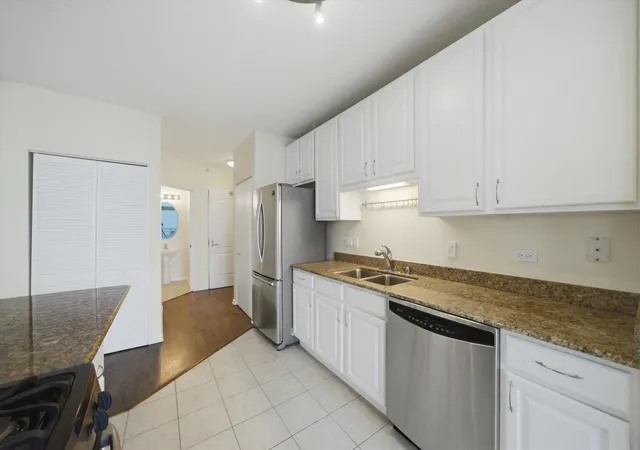 Photo 4 of Sale Pending at 125 S Jefferson St #2409, Chicago, IL 60661 | MLS# 12733542 | Listing updated on 2026-10-03