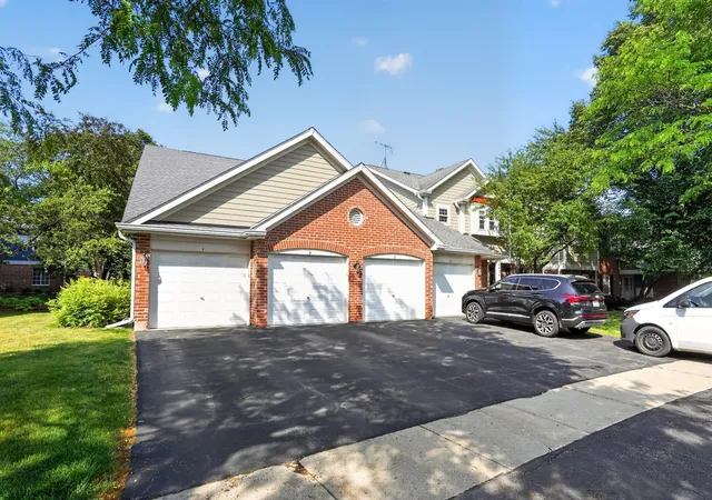 2nd image of 2434 Charleston Dr #3, Schaumburg, IL 60193 | MLS# 12733546