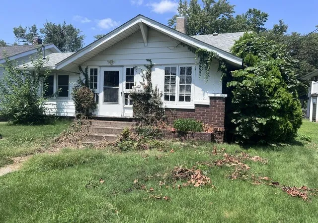 1st image of 808 W College St, Carbondale, IL 62901 | MLS# 12733584