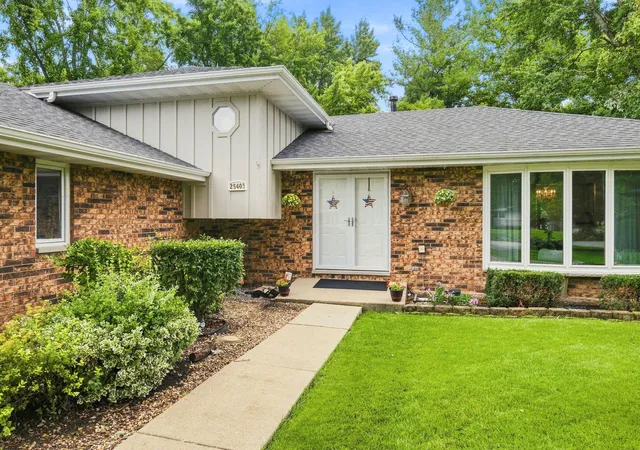 3rd image of 25403 W Willow Dr, Plainfield, IL 60544 | MLS# 12733605