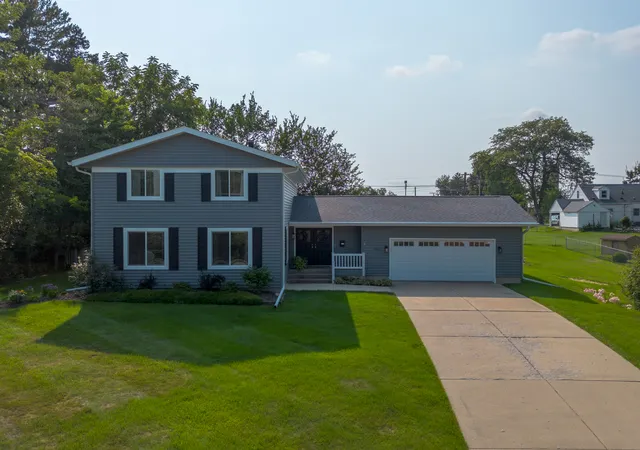 Photo 1 of Single family home for sale at 1122 S Benson Blvd, Freeport, IL 61032 | MLS# 12733639 | Listing updated on 2026-08-18
