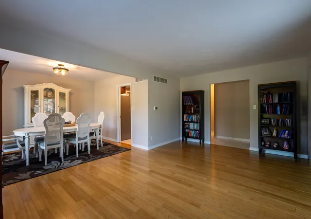 Photo 2 of Single family home for sale at 1122 S Benson Blvd, Freeport, IL 61032 | MLS# 12733639 | Listing updated on 2026-08-18
