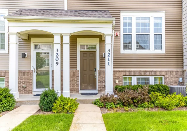 3rd image of 3211 Coral Ln, Glenview, IL 60026 | MLS# 12733641