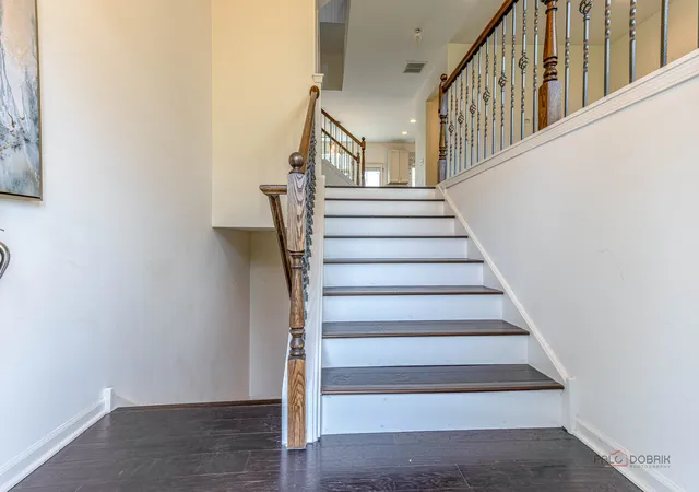 5th image of 3211 Coral Ln, Glenview, IL 60026 | MLS# 12733641