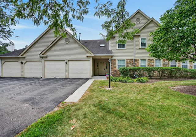 Photo 1 of Sale Pending at 2789 Glasgow Ct #Z2, Schaumburg, IL 60194 | MLS# 12733674 | Listing updated on 2026-09-23