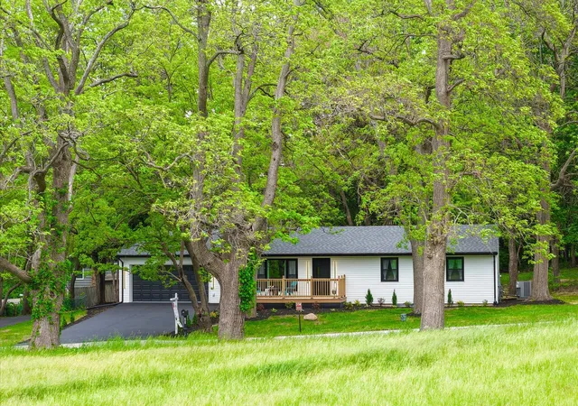 2nd image of 35w302 Pinelands Rd, St. Charles, IL 60174 | MLS# 12733680