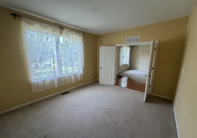 Photo 3 of Single family home for sale at 4604 Mclaren Dr, Oswego, IL 60543 | MLS# 12733683 | Listing updated on 2026-10-01