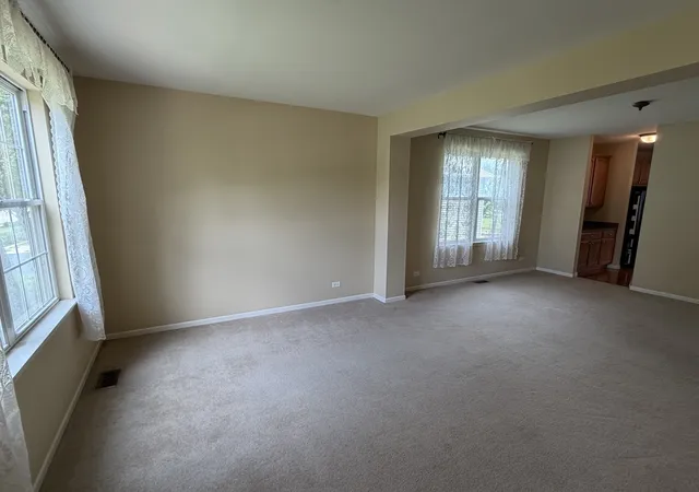 Photo 3 of Single family home for sale at 4604 Mclaren Dr, Oswego, IL 60543 | MLS# 12733683 | Listing updated on 2026-10-01